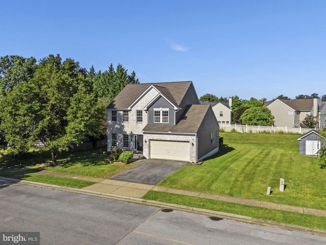 567 CROSSWINDS DR, Charles Town, WV 25414