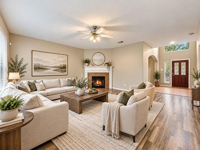 43 W Spindle Tree Circle, The Woodlands, TX 77382