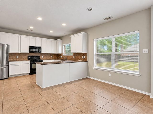 43 W Spindle Tree Circle, The Woodlands, TX 77382