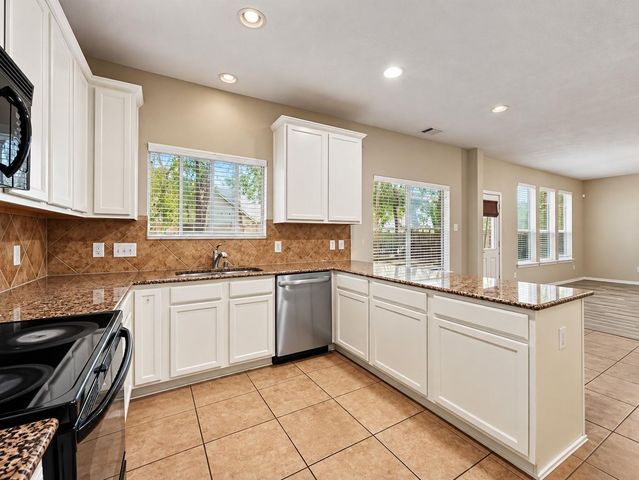43 W Spindle Tree Circle, The Woodlands, TX 77382