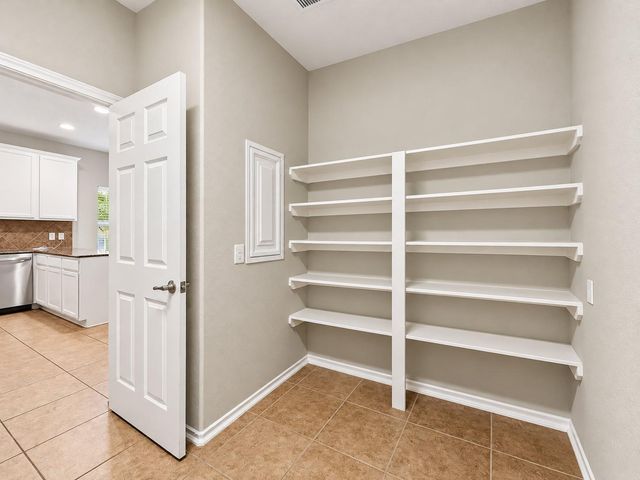 43 W Spindle Tree Circle, The Woodlands, TX 77382