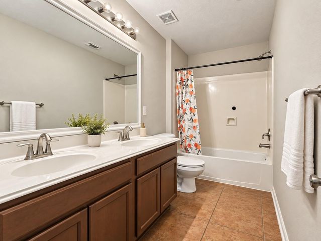 43 W Spindle Tree Circle, The Woodlands, TX 77382