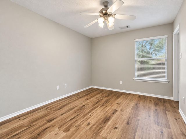 43 W Spindle Tree Circle, The Woodlands, TX 77382