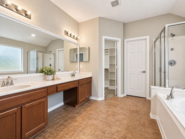 43 W Spindle Tree Circle, The Woodlands, TX 77382
