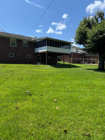121 Willoughby Avenue, Huntington, WV 25705