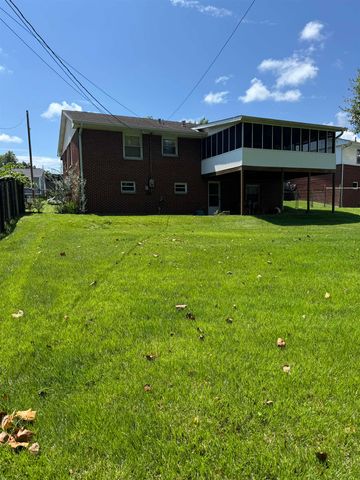 121 Willoughby Avenue, Huntington, WV 25705