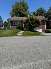 121 Willoughby Avenue, Huntington, WV 25705