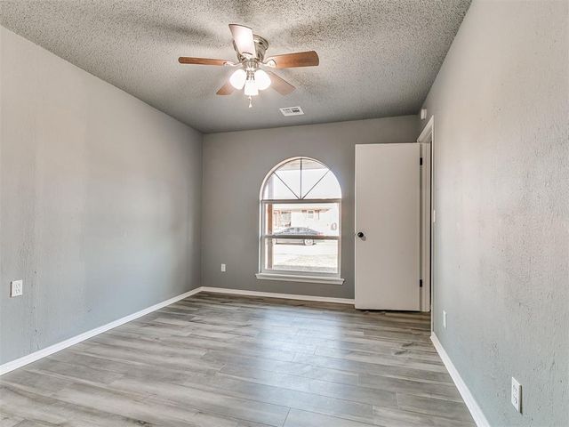 813 N Southminster Street, Moore, OK 73160