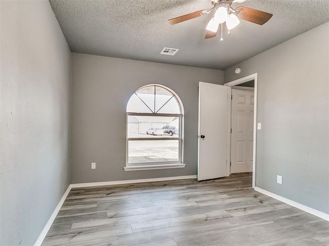 813 N Southminster Street, Moore, OK 73160