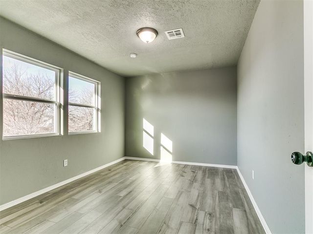 813 N Southminster Street, Moore, OK 73160