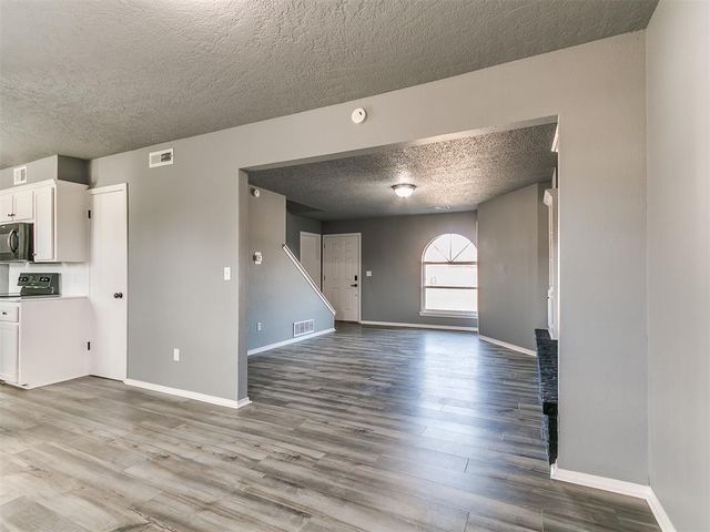 813 N Southminster Street, Moore, OK 73160