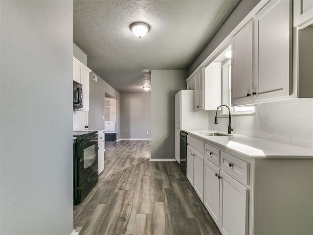 813 N Southminster Street, Moore, OK 73160