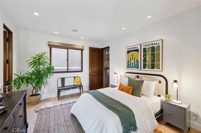 215 S Poinsettia Avenue, Manhattan Beach, CA 90266