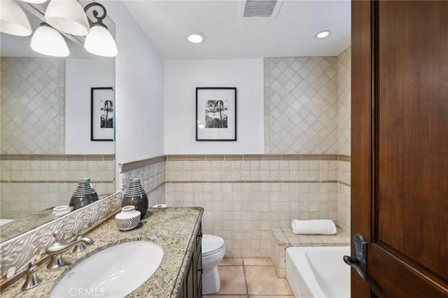 215 S Poinsettia Avenue, Manhattan Beach, CA 90266