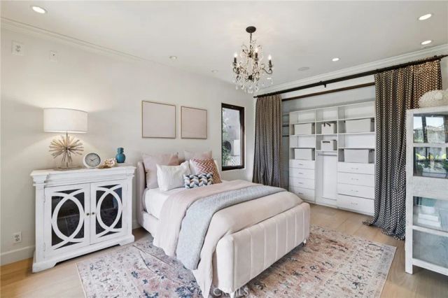 215 S Poinsettia Avenue, Manhattan Beach, CA 90266
