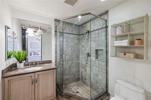 215 S Poinsettia Avenue, Manhattan Beach, CA 90266