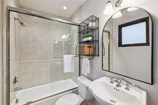 215 S Poinsettia Avenue, Manhattan Beach, CA 90266