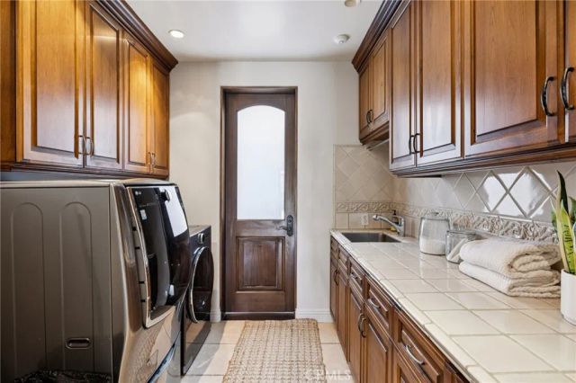 215 S Poinsettia Avenue, Manhattan Beach, CA 90266
