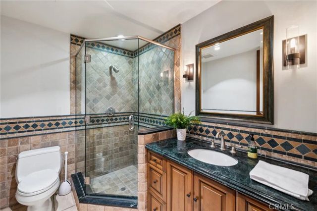 215 S Poinsettia Avenue, Manhattan Beach, CA 90266