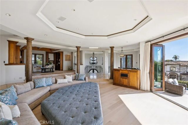 215 S Poinsettia Avenue, Manhattan Beach, CA 90266