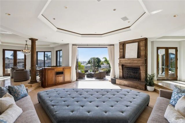 215 S Poinsettia Avenue, Manhattan Beach, CA 90266