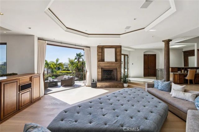 215 S Poinsettia Avenue, Manhattan Beach, CA 90266