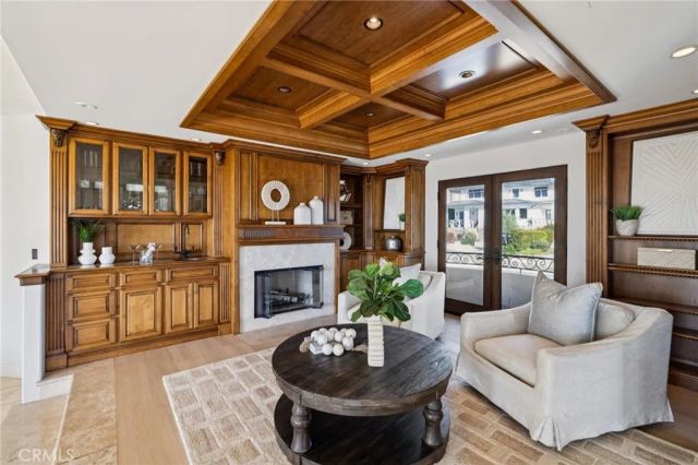 215 S Poinsettia Avenue, Manhattan Beach, CA 90266