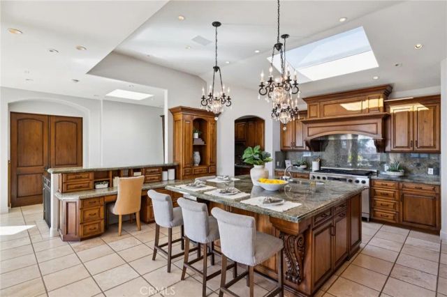 215 S Poinsettia Avenue, Manhattan Beach, CA 90266
