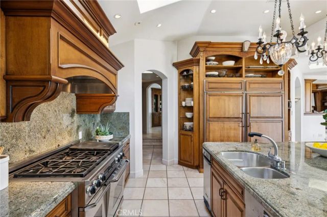 215 S Poinsettia Avenue, Manhattan Beach, CA 90266