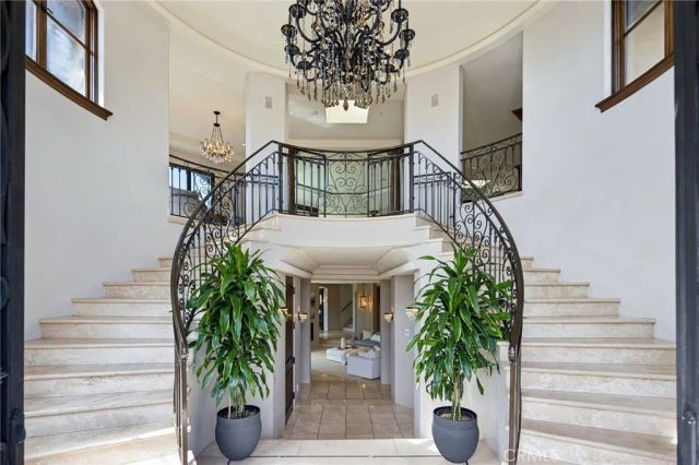 215 S Poinsettia Avenue, Manhattan Beach, CA 90266