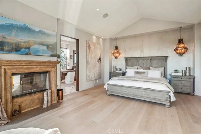 215 S Poinsettia Avenue, Manhattan Beach, CA 90266