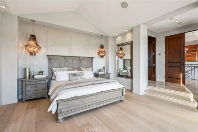 215 S Poinsettia Avenue, Manhattan Beach, CA 90266