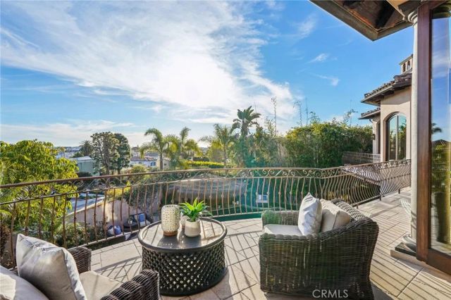 215 S Poinsettia Avenue, Manhattan Beach, CA 90266