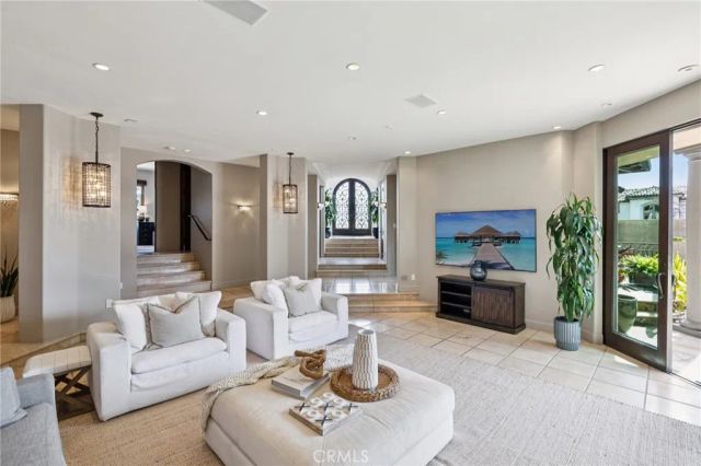 215 S Poinsettia Avenue, Manhattan Beach, CA 90266