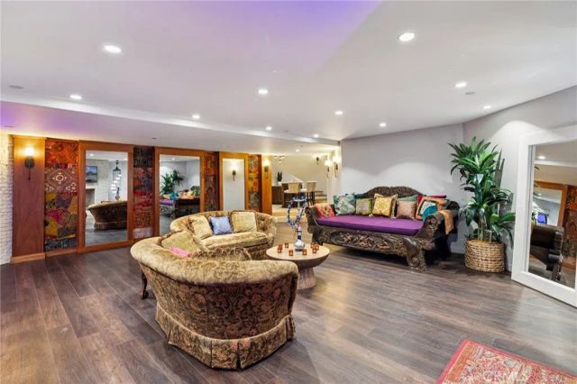 215 S Poinsettia Avenue, Manhattan Beach, CA 90266
