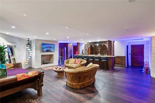 215 S Poinsettia Avenue, Manhattan Beach, CA 90266