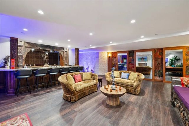 215 S Poinsettia Avenue, Manhattan Beach, CA 90266