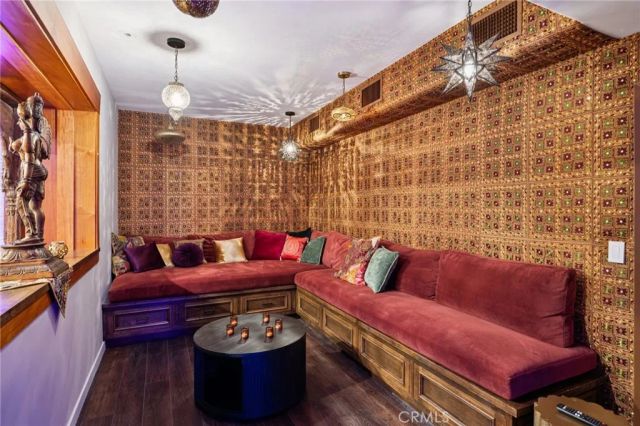 215 S Poinsettia Avenue, Manhattan Beach, CA 90266