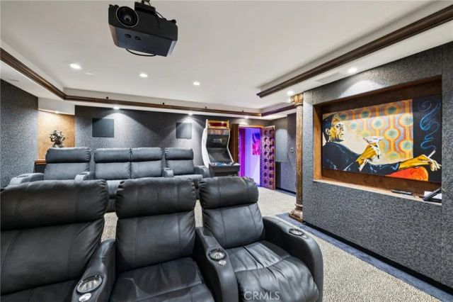 215 S Poinsettia Avenue, Manhattan Beach, CA 90266