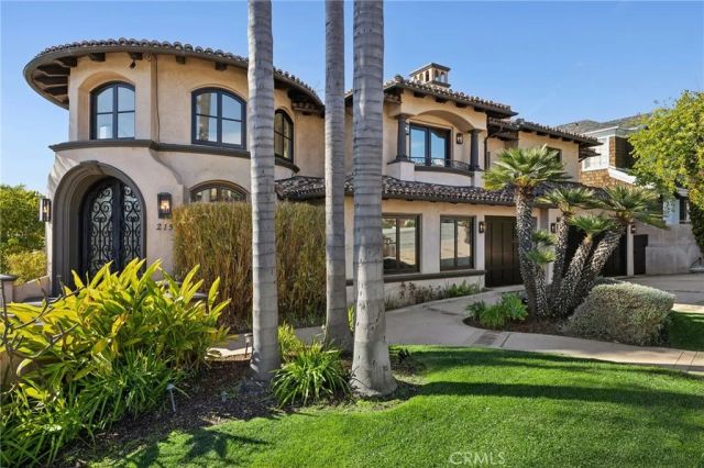 215 S Poinsettia Avenue, Manhattan Beach, CA 90266