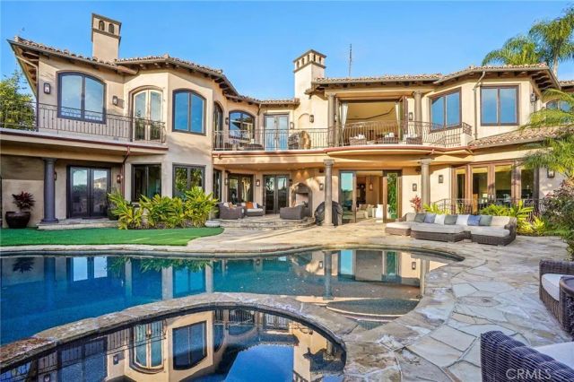 215 S Poinsettia Avenue, Manhattan Beach, CA 90266