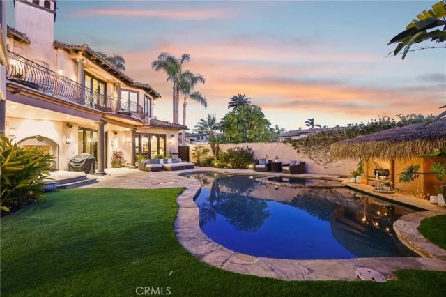 215 S Poinsettia Avenue, Manhattan Beach, CA 90266