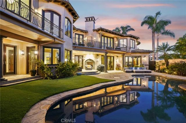 215 S Poinsettia Avenue, Manhattan Beach, CA 90266