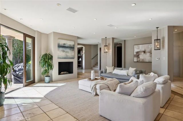 215 S Poinsettia Avenue, Manhattan Beach, CA 90266