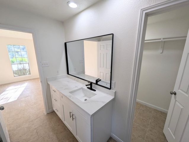 809 Glen Hollow Drive, Conroe, TX 77385