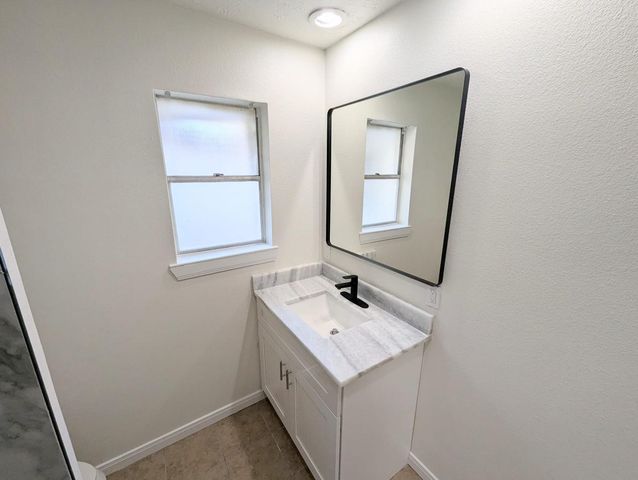 809 Glen Hollow Drive, Conroe, TX 77385