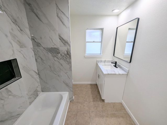 809 Glen Hollow Drive, Conroe, TX 77385