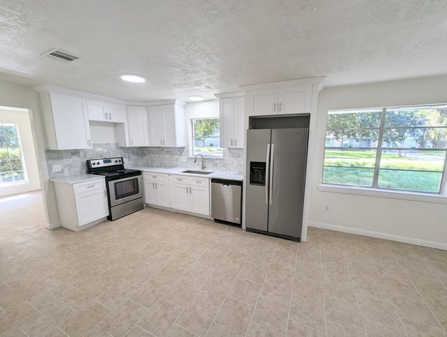 809 Glen Hollow Drive, Conroe, TX 77385