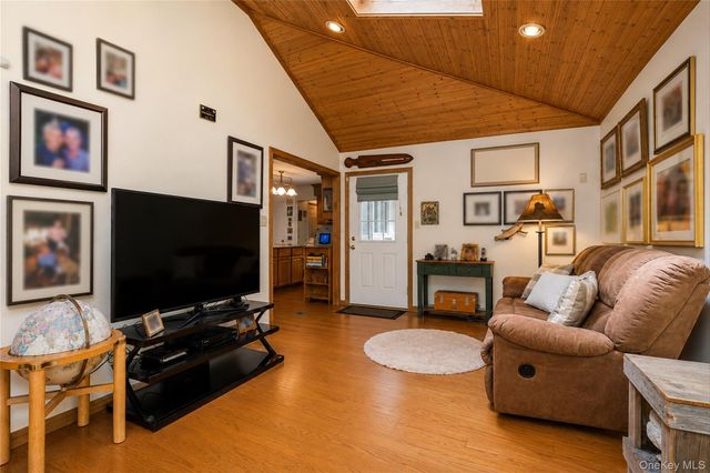 4 Distillery Glen, Warwick, NY 10990