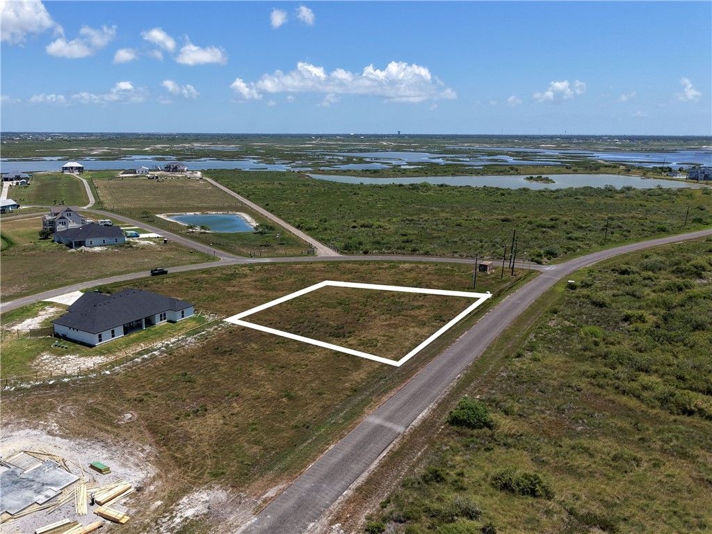 1333 Cape Velero Dr, Rockport, TX 78382 — photo 3